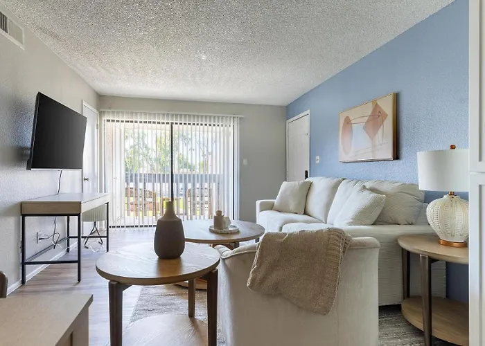 Landing Stunning 1bd In Maryvale Village