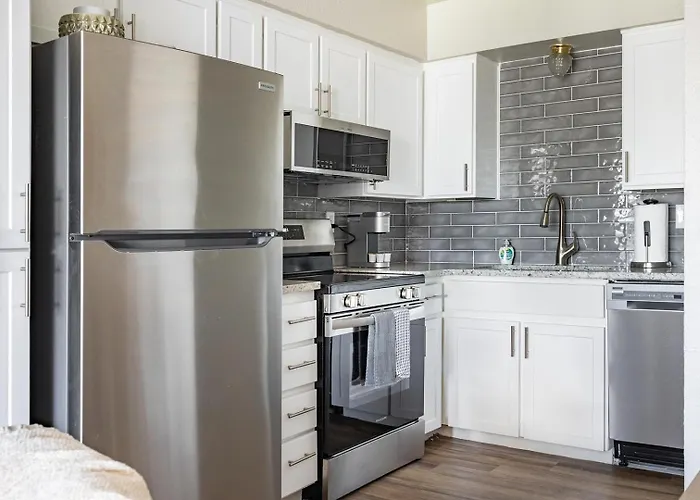 Landing Stunning 1bd In Maryvale Village * Phoenix
