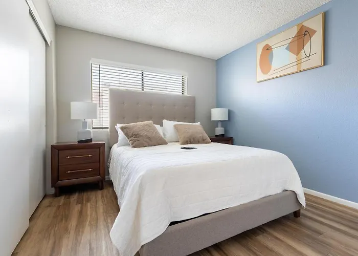 Landing Stunning 1bd In Maryvale Village *