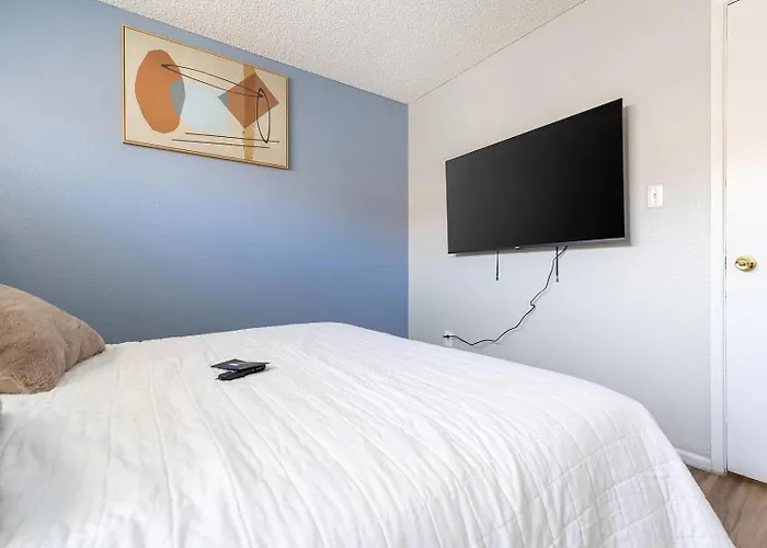 Landing Stunning 1bd In Maryvale Village Apartment