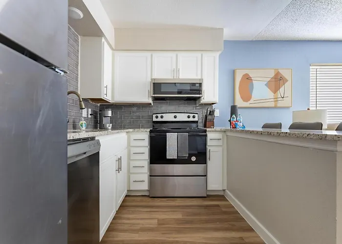Landing Stunning 1bd In Maryvale Village Apartment