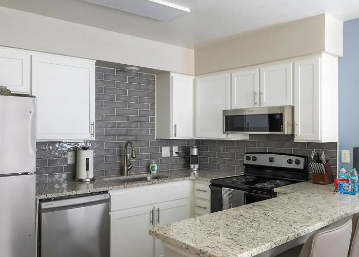 Landing Stunning 1bd In Maryvale Village