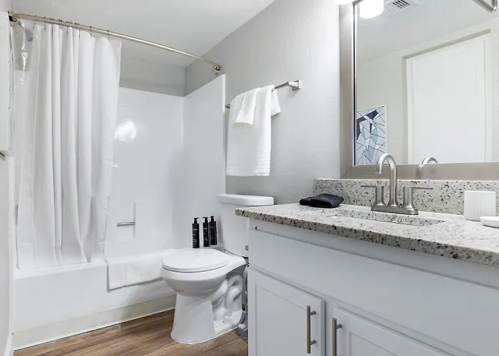 Landing Stunning 1bd In Maryvale Village Apartment
