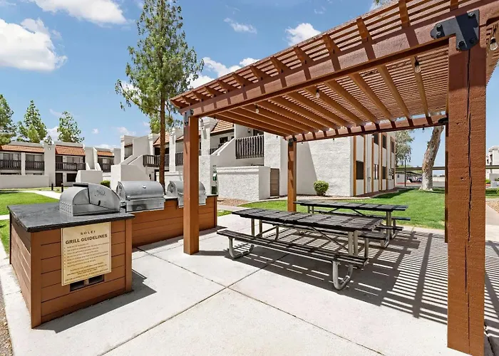 Landing Stunning 1bd In Maryvale Village